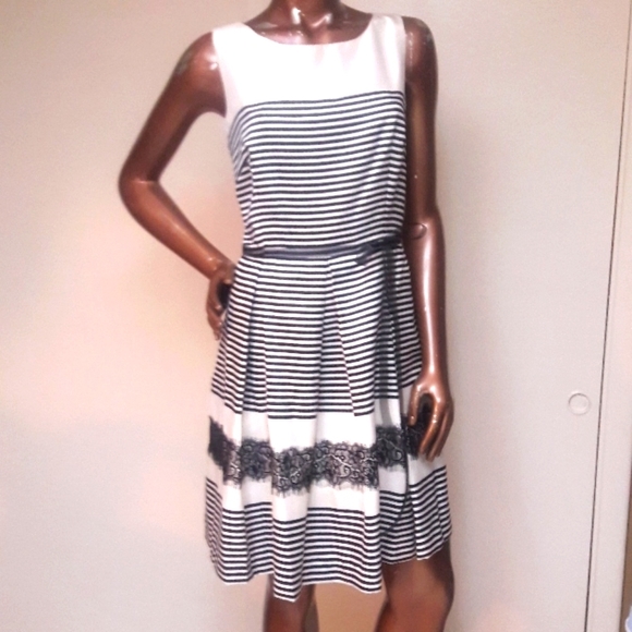 Danny & Nicole Dresses & Skirts - Danny & Nicole Colorblock Fit & Flare Dress